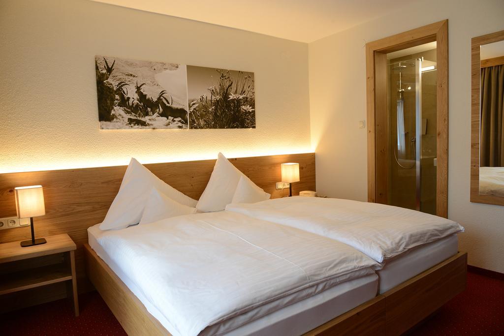 "Quality Hosts Arlberg" Hotel Garni Moessmer Sankt Anton am Arlberg Luaran gambar