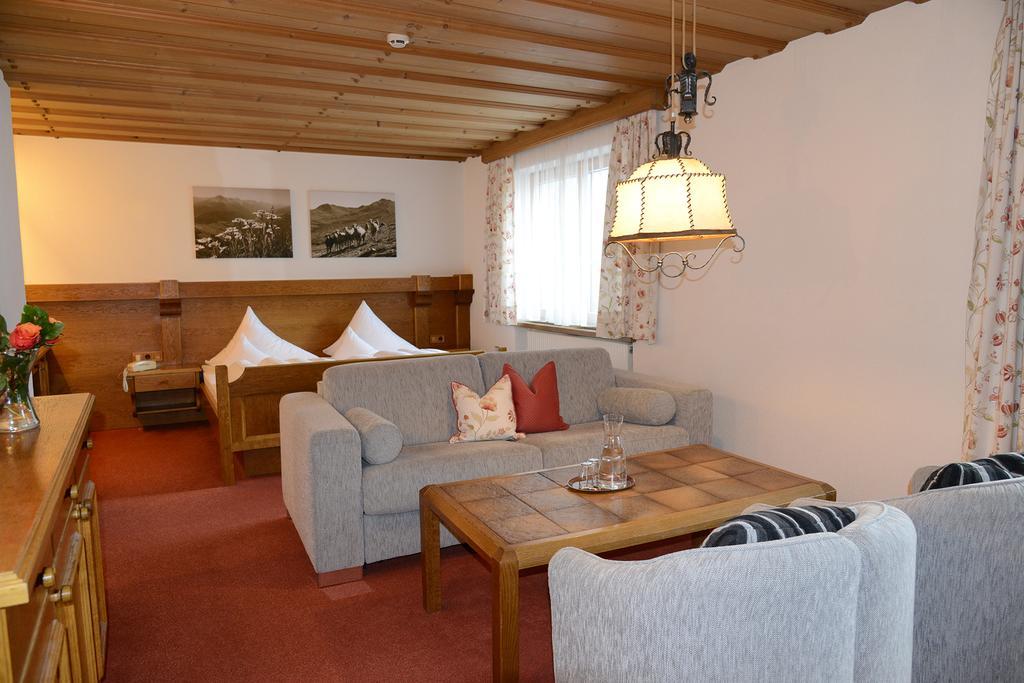 "Quality Hosts Arlberg" Hotel Garni Moessmer Sankt Anton am Arlberg Luaran gambar