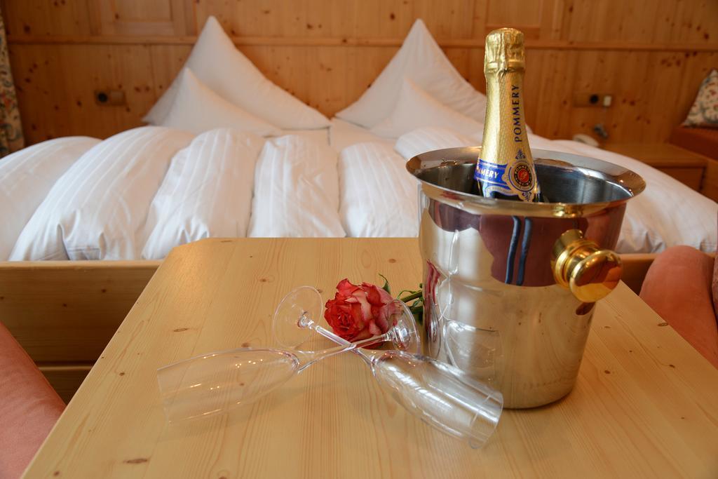 "Quality Hosts Arlberg" Hotel Garni Moessmer Sankt Anton am Arlberg Luaran gambar